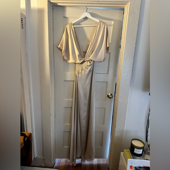 Cortana Zinia Dress 🥂🤍 - Picture 10 of 15